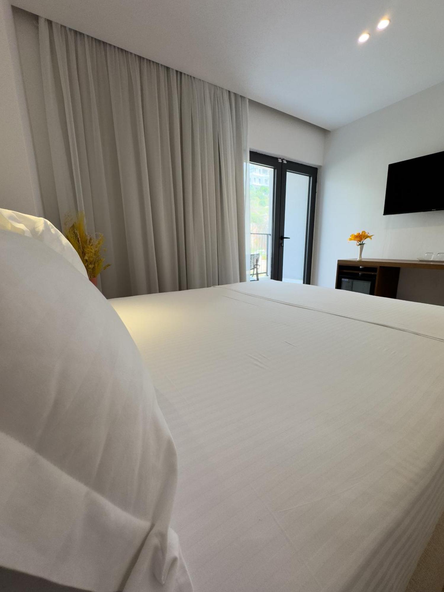 The Queen'S Lion Premium Hotel Sarande Exterior photo