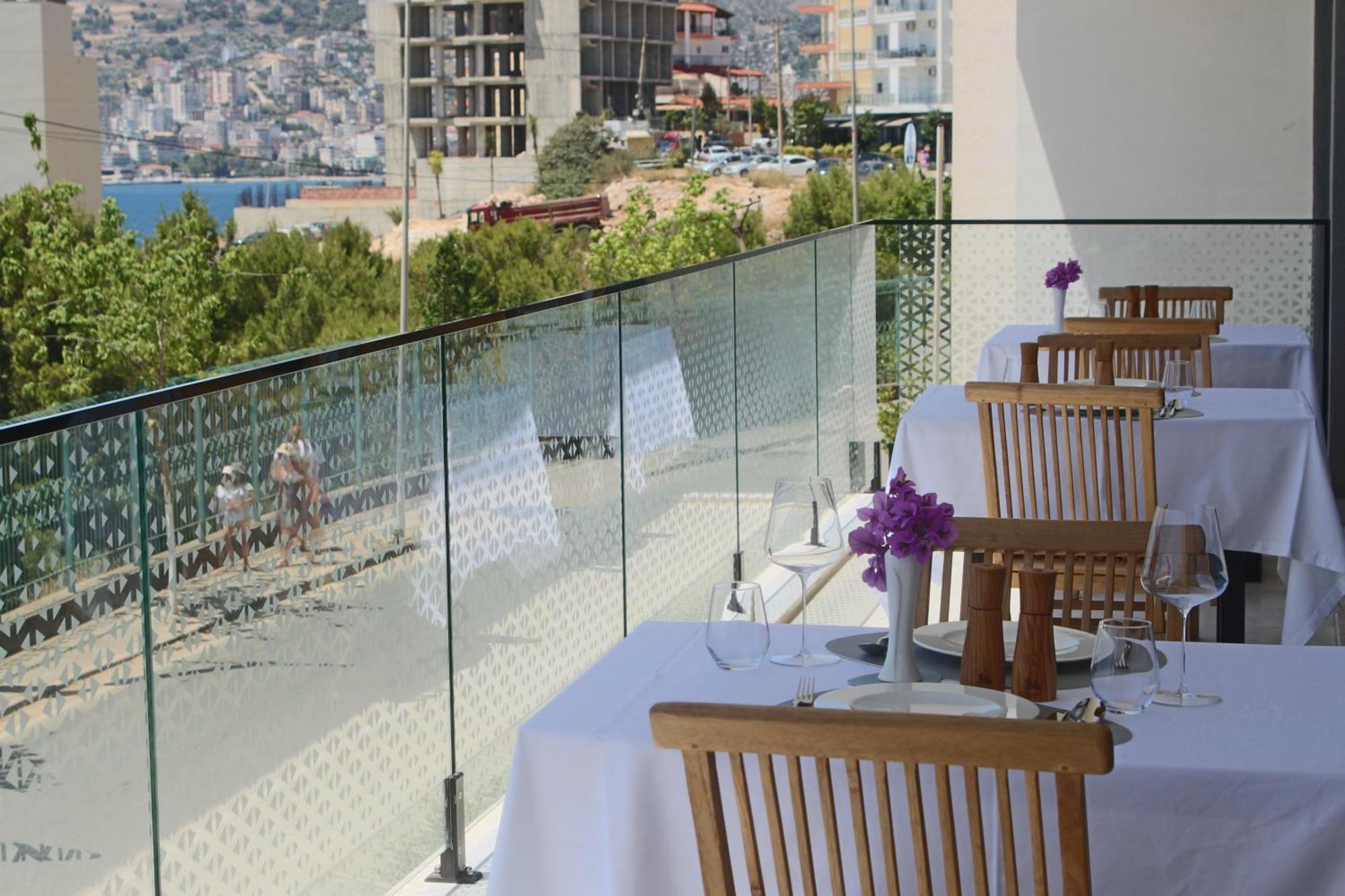 The Queen'S Lion Premium Hotel Sarande Exterior photo